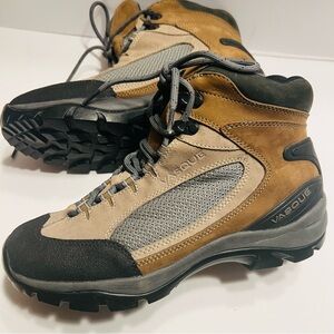 Vasque Women’s 10.5 M HIKING boots NEW never worn  Multi-Tone Rain Snow Outdoors